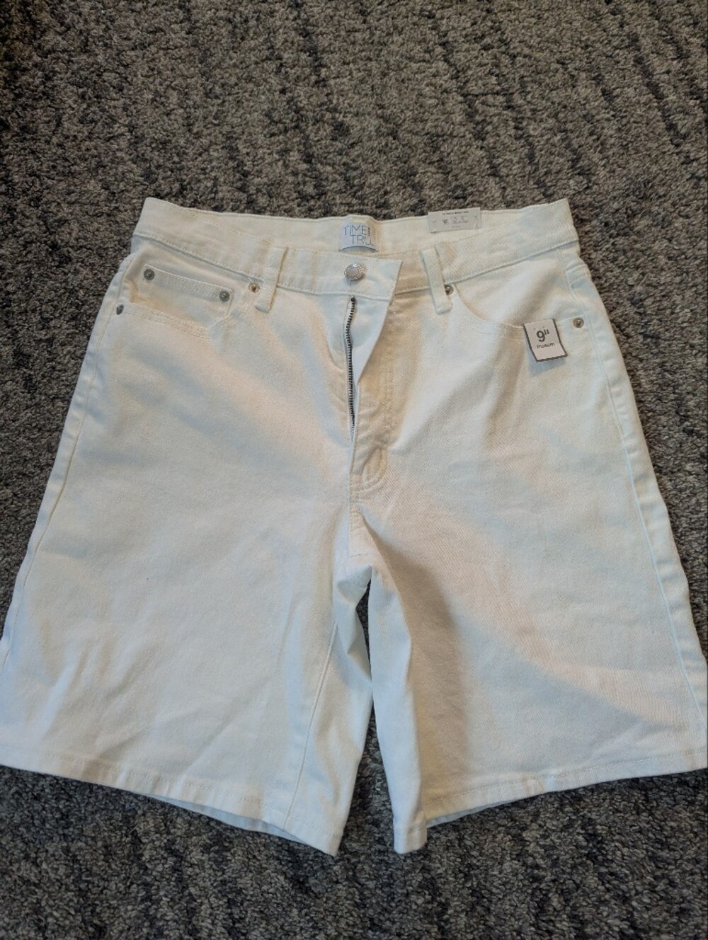 Time and Tru White Women's Bermuda Shorts Size 10